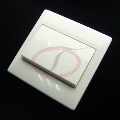 家用墙壁平板开关控制面板选购指南 优质阻燃塑胶料外壳生产厂家解析